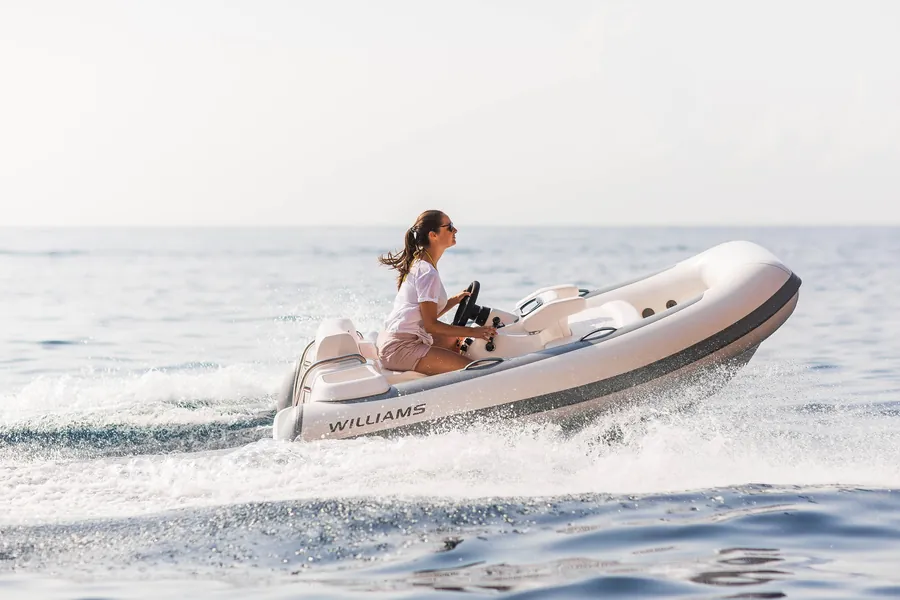 Williams TurboJet 285 jet tender under way